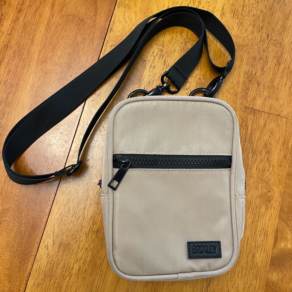 Brixley sling bag